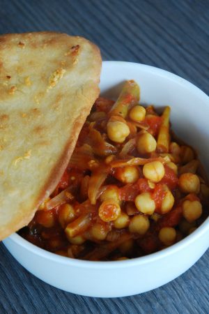 Curry de pois chiches et naans – vegan