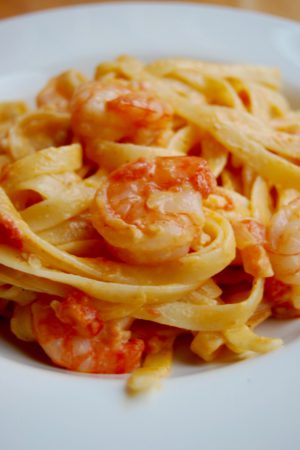 Linguines aux tomates fraîches et scampis