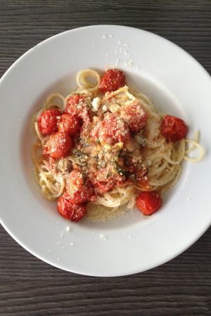 Spaghettis tomates cerises et ciboule – végétarien