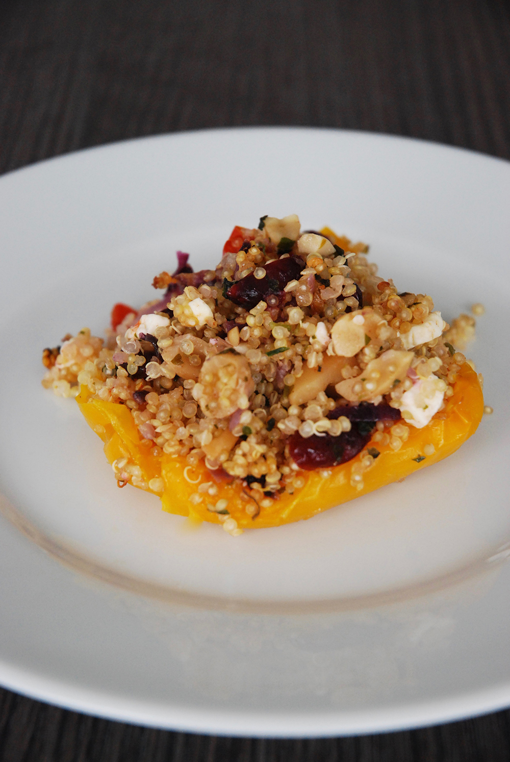 poivrons farcis quinoa feta - The Mona Project