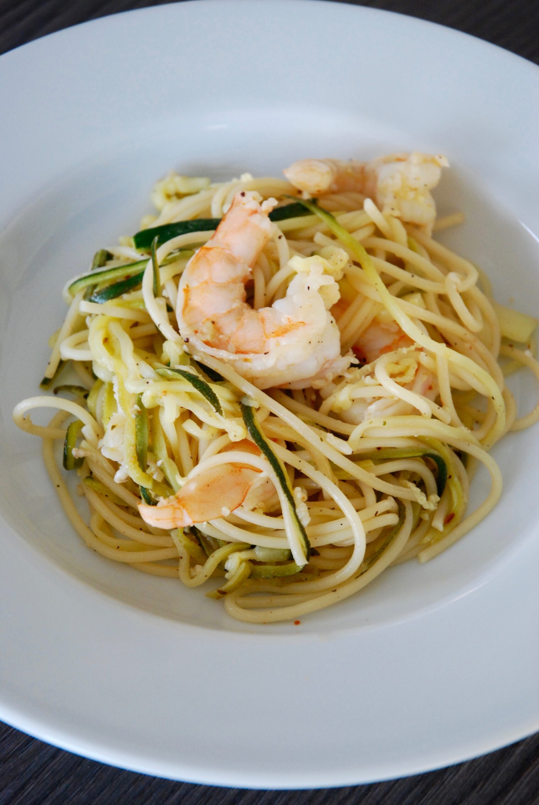 spaghettis courgettes crevettes vin blanc - The Mona project