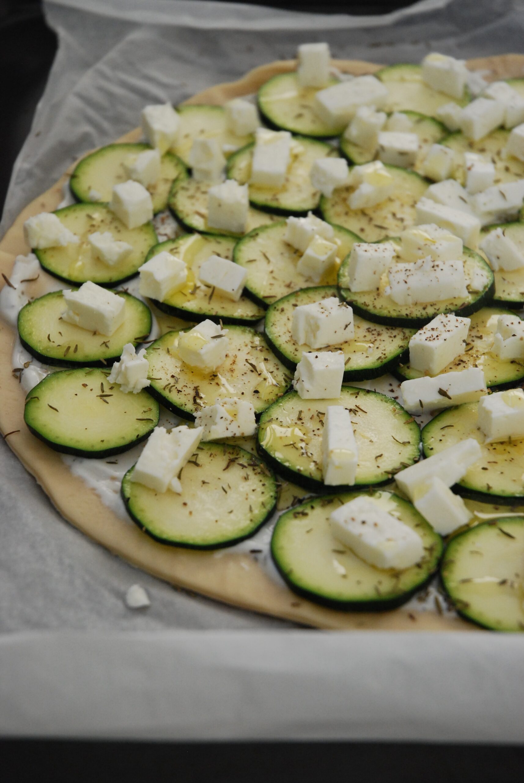 pizza courgette yaourt grec feta pignons - The Mona Project