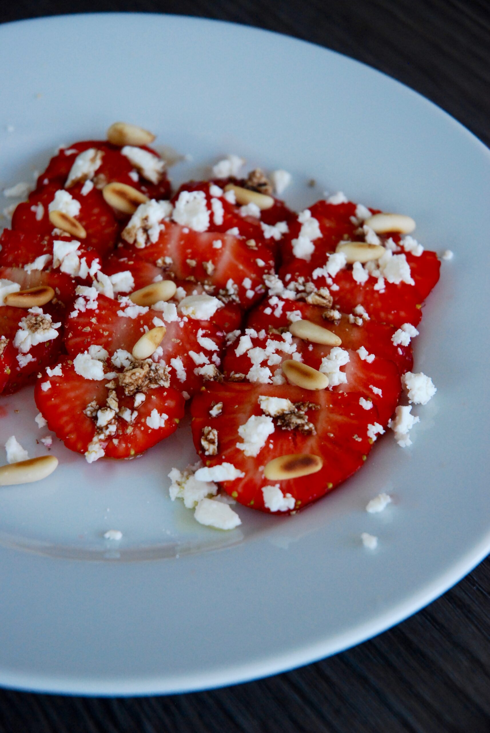 fraise feta pignons de poin - The Mona Project