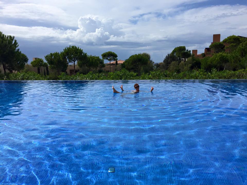 Piscine a Costa Navarino The Romanos, a Luxury Collection - The Mona Project