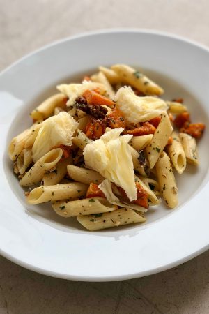 Penne butternut, noix et Tête de moine – végétarien