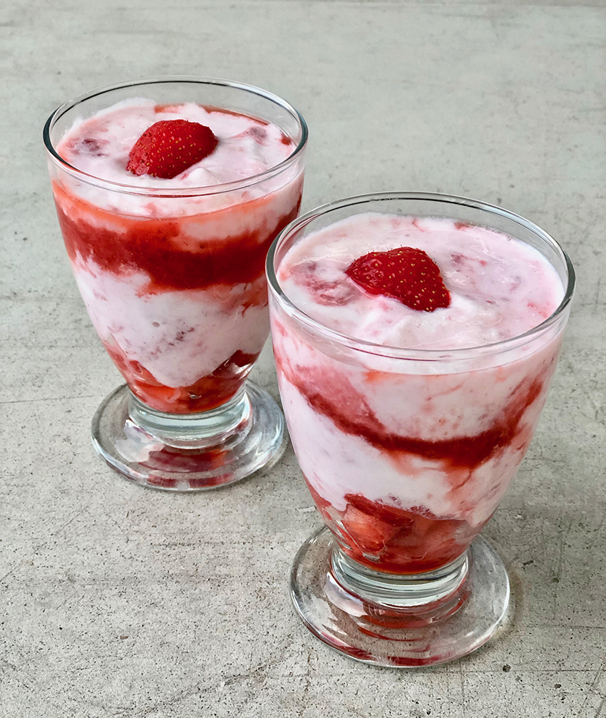 coupe fraises coulis fraises mousse fromage blanc - The Mona Project