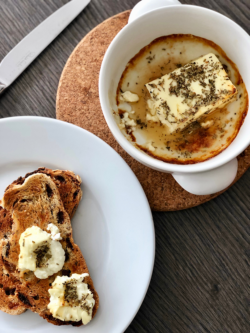 Feta au four herbes de provence miel - The Mona Project