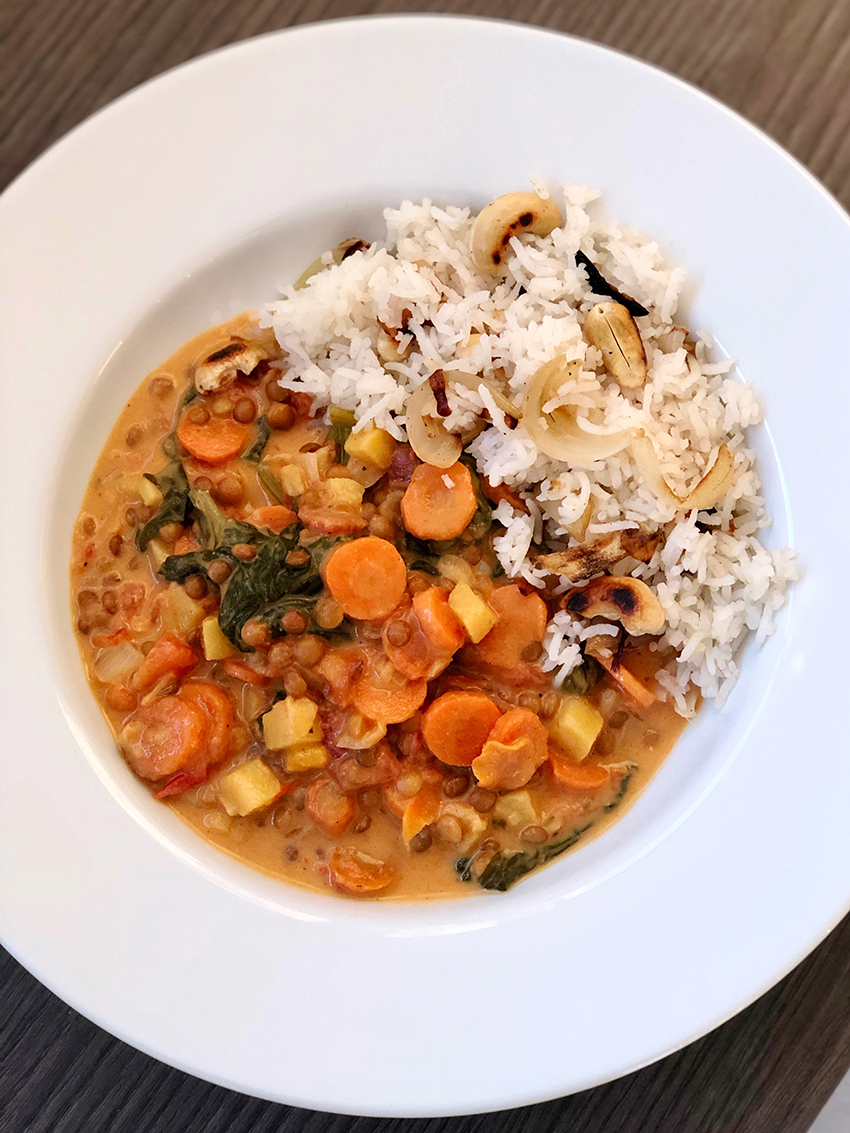 curry de legumes vegan riz noix de cajou oignons - The Mona Project