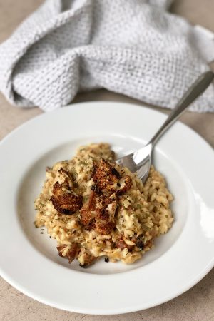 Risotto de chou-fleur rôti au balsamique et crème de tahini – vegan