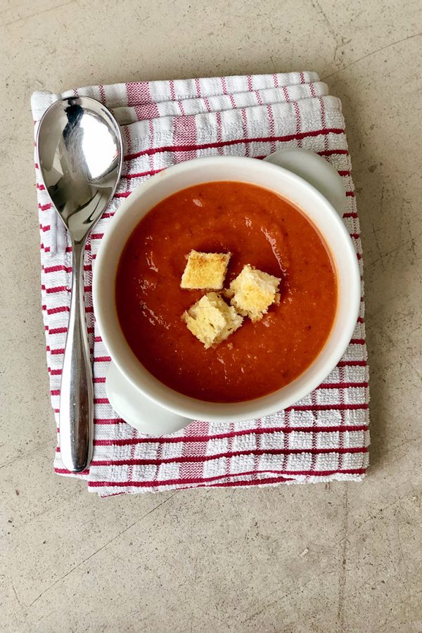 Soupe de tomate ultra crémeuse et croutons au Gruyère – végétarien