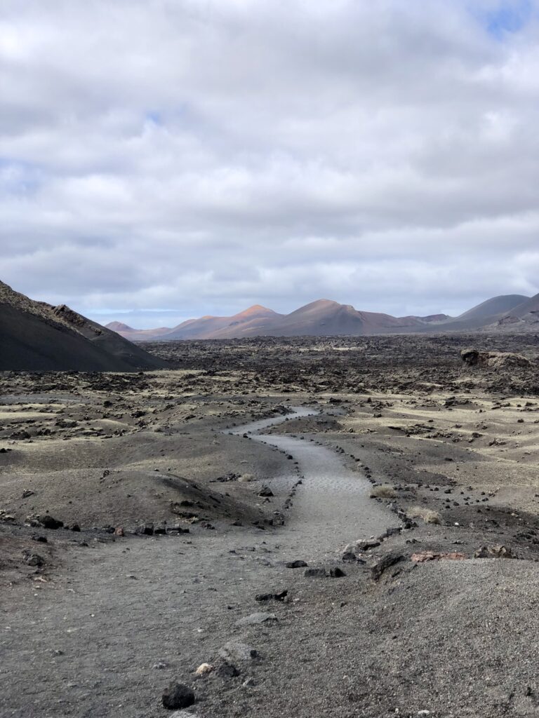 champ de lave et volcans à Lanzarote