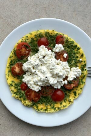 Omelette au cottage cheese et herbes