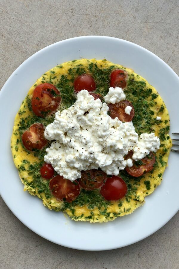 Omelette au cottage cheese et herbes