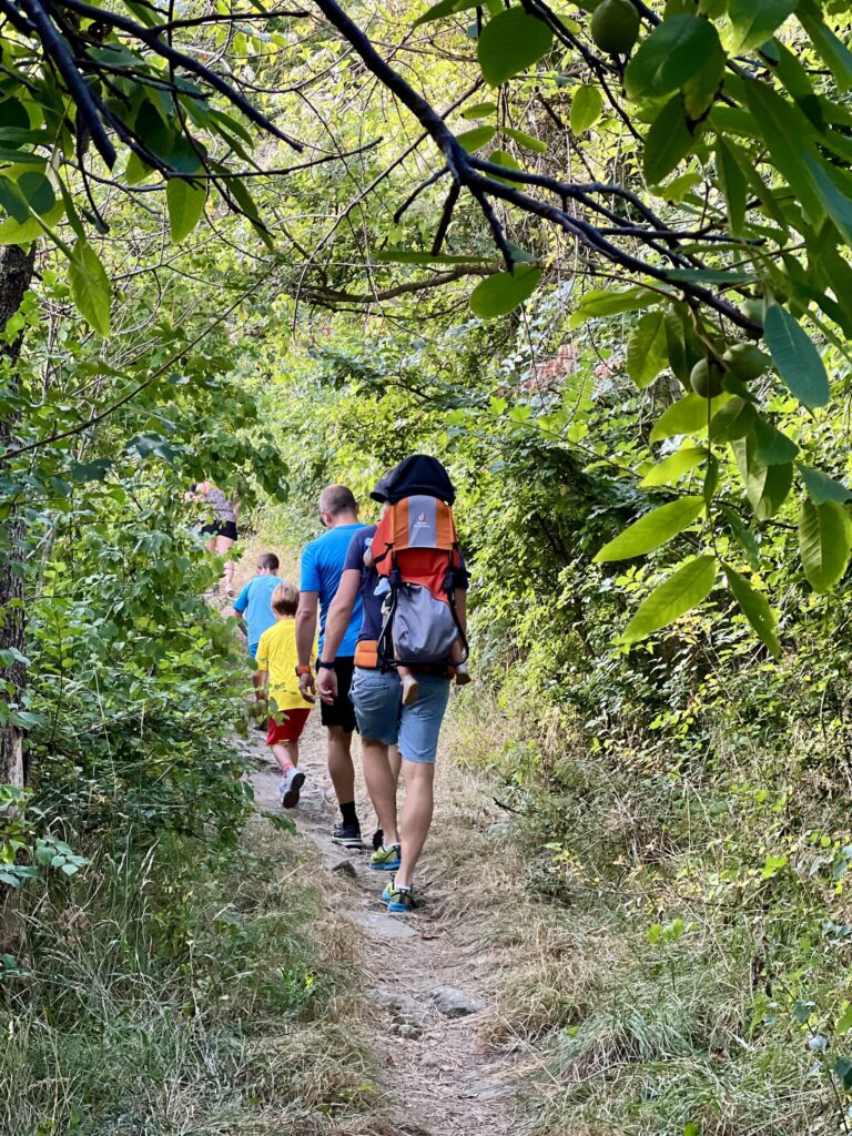 une semaine en famille en drôme provençale - randonnée à poët-célard