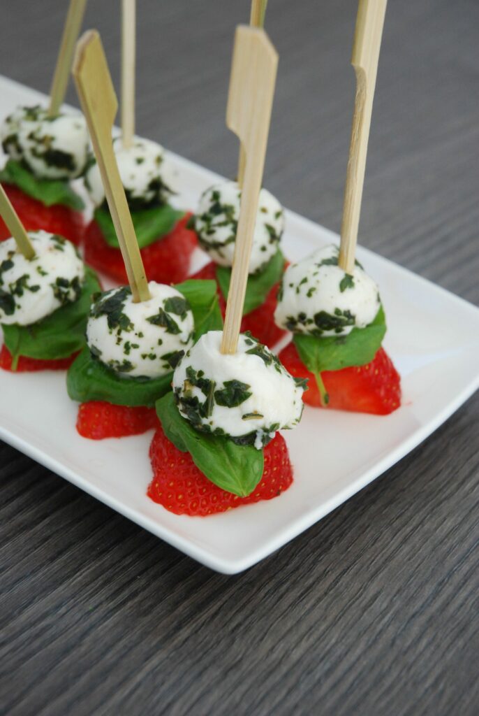 brochettes de fraises et mozzarella collation