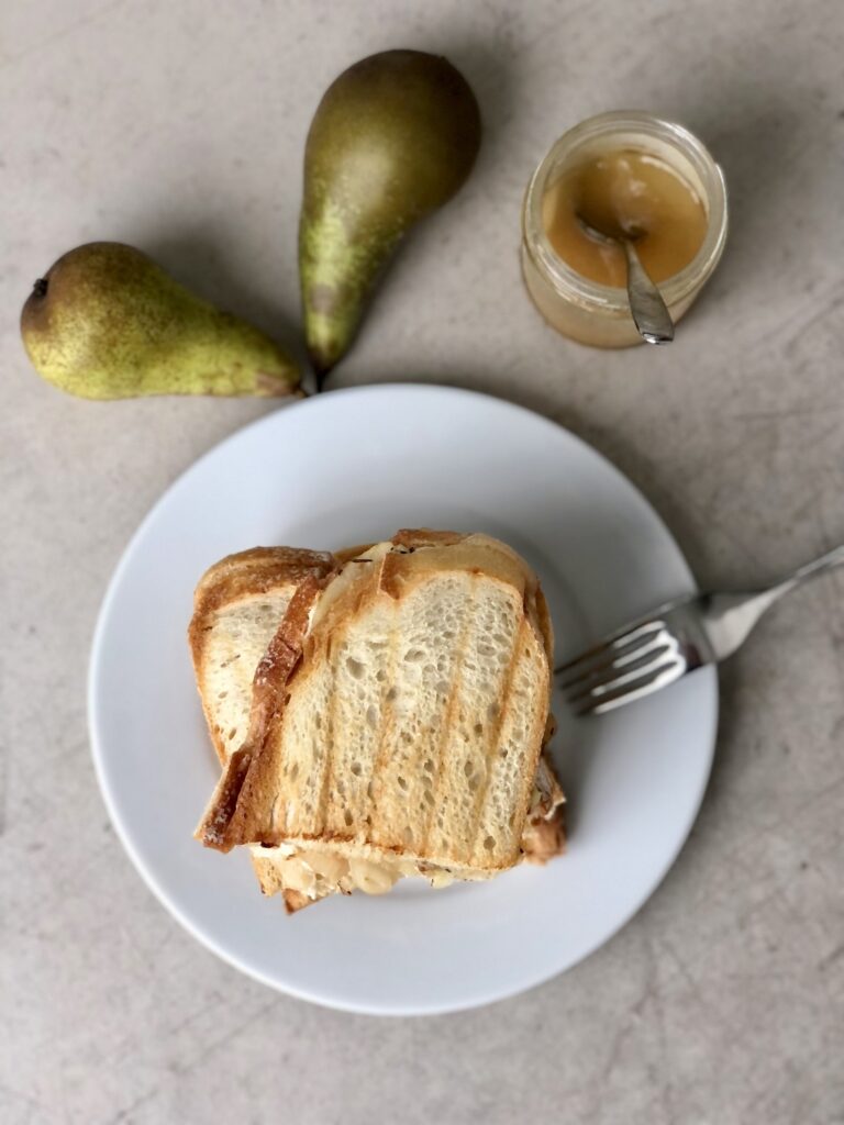 lunch poire, chèvre, miel & oignons confits